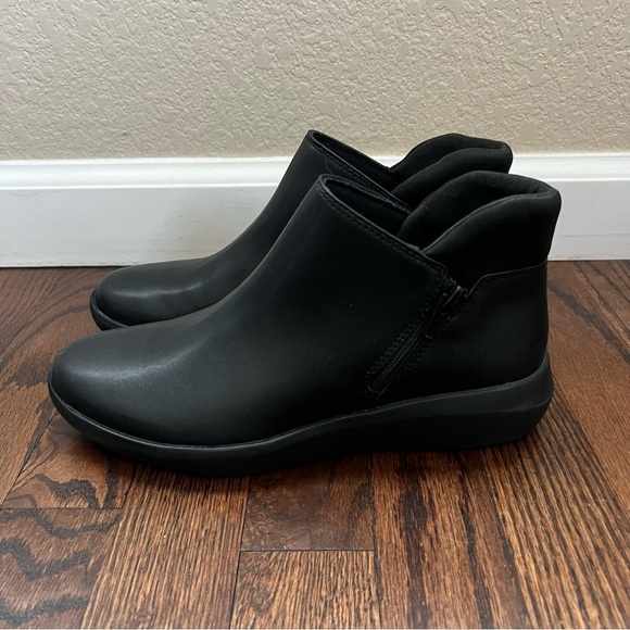 Clarks Collections By Clarks Kayleigh Mid Leather Ankle Boots Women Sz 7 comfort - Picture 2 of 16